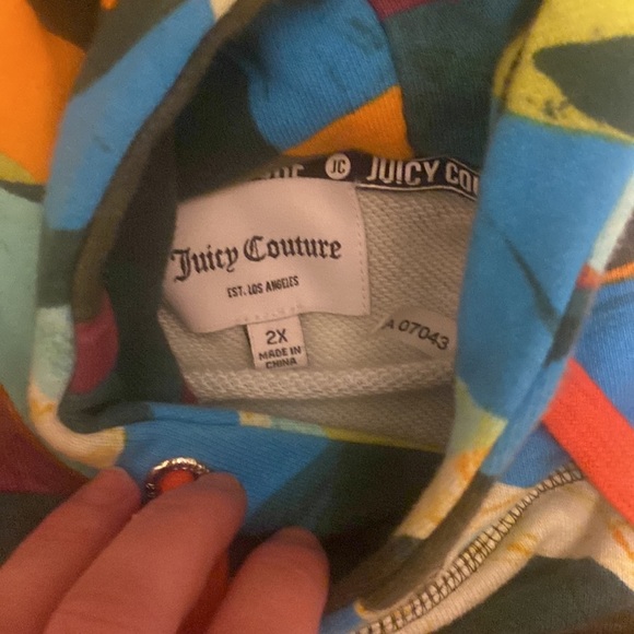 NWT**JUICY COUTURE Green Multicolor Abstract print Camo Crop Short Sleeve Hoodie - Picture 5 of 9